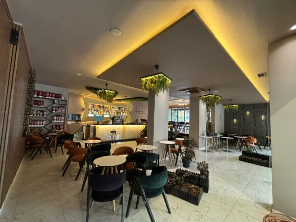 Tirane, jepet me qera Astir  bar-kafe Lokal Kati 0, 90 m² 2.000 €