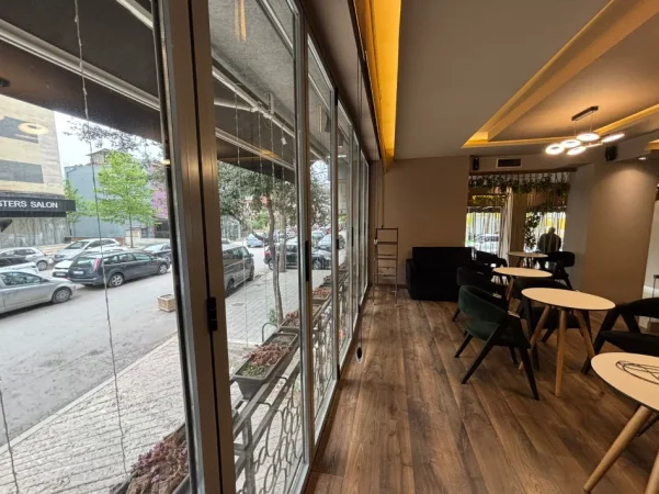 Tirane, jepet me qera Astir  bar-kafe Lokal Kati 0, 90 m² 2.000 €