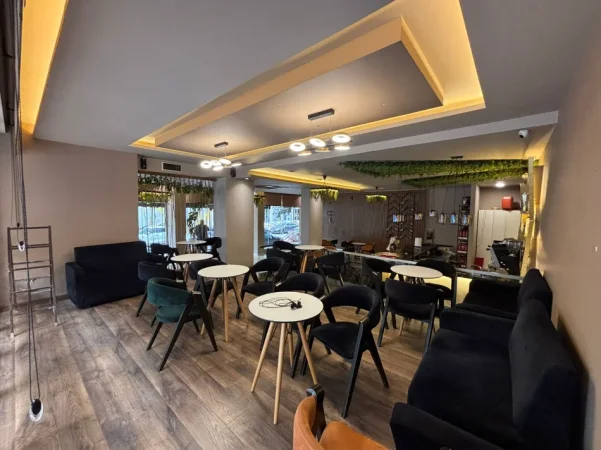 Tirane, jepet me qera Astir  bar-kafe Lokal Kati 0, 90 m² 2.000 €