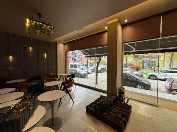 Tirane, jepet me qera Astir  bar-kafe Lokal Kati 0, 90 m² 2.000 €