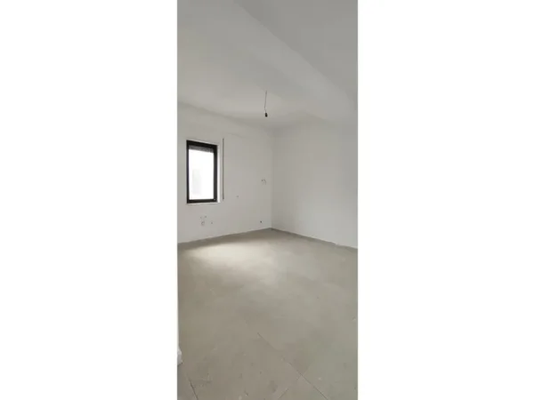Tirane, shes apartament duplex 3+1+Aneks+Ballkon Kati 3, 210 m² 350.000 € 
