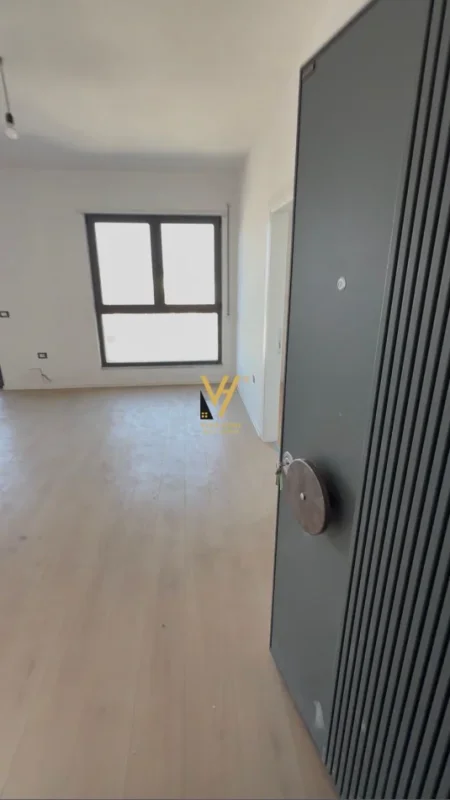 Tirane, jepet me qera zyre Kati 9, 65 m² 600 € (BULEVARDI I RI)