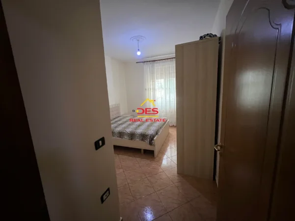 Vlore, jepet me qera apartament 2+1+Ballkon Kati 2, 90 m² 350 € (Rruga Gjergj Arianiti)
