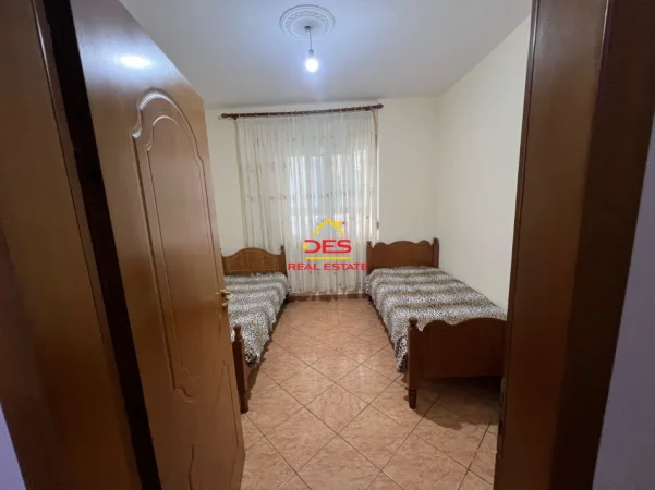 Vlore, jepet me qera apartament 2+1+Ballkon Kati 2, 90 m² 350 € (Rruga Gjergj Arianiti)
