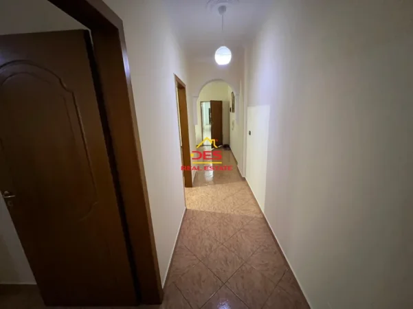 Vlore, jepet me qera apartament 2+1+Ballkon Kati 2, 90 m² 350 € (Rruga Gjergj Arianiti)