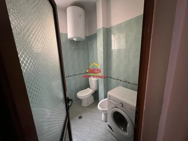 Vlore, jepet me qera apartament 2+1+Ballkon Kati 2, 90 m² 350 € (Rruga Gjergj Arianiti)
