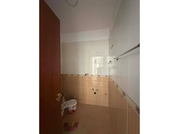 Tirane, shes apartament 3+1+Aneks+Ballkon Kati 1, 114 m² 238.000 € 