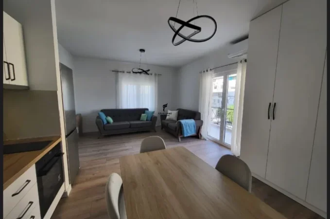 Tirane, jepet me qera apartament 1+1 Kati 4, 60 m² 550 € (ISH PARKU)