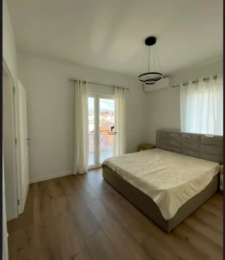 Tirane, jepet me qera apartament 1+1 Kati 4, 60 m² 550 € (ISH PARKU)