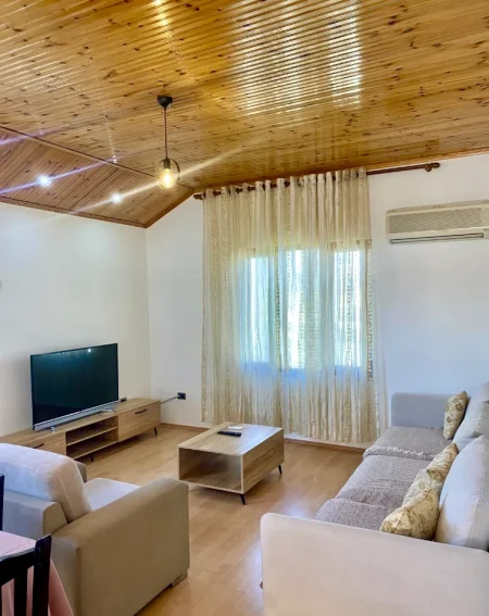 Tirane, jepet me qera apartament 2+1 Kati 3, 101 m² 500 € (ish fusha aviacionit)