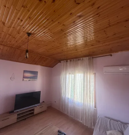 Tirane, jepet me qera apartament 2+1 Kati 3, 100 m² 500 € (laprake , ish dogana)