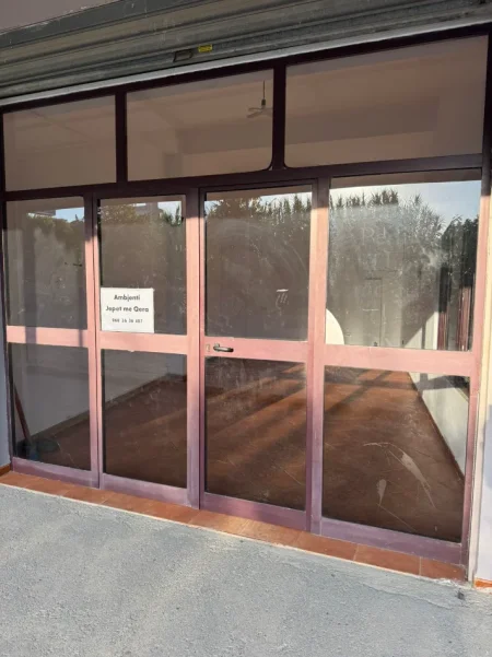 Durres, jepet me qera ambjent biznesi Kati 0, 30 m² 250 € (Rruga Aleksander Goga, Lgj 15, Spitalle (50m sa kalon shkollen Neim Babameto))