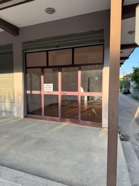 Durres, jepet me qera ambjent biznesi Kati 0, 30 m² 250 € (Rruga Aleksander Goga, Lgj 15, Spitalle (50m sa kalon shkollen Neim Babameto))