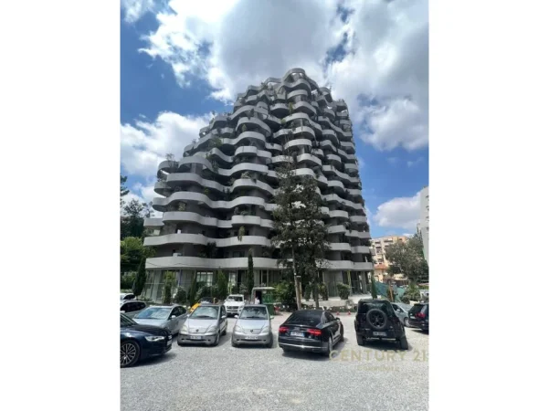 Tirane, shitet apartament 5+1+Aneks+Ballkon Kati 2, 332 m² (Lion Park 1)