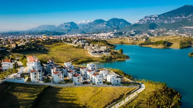 Tirane, shitet apartament 2+1+Ballkon Kati 1, 172 m² 454.355 € 
