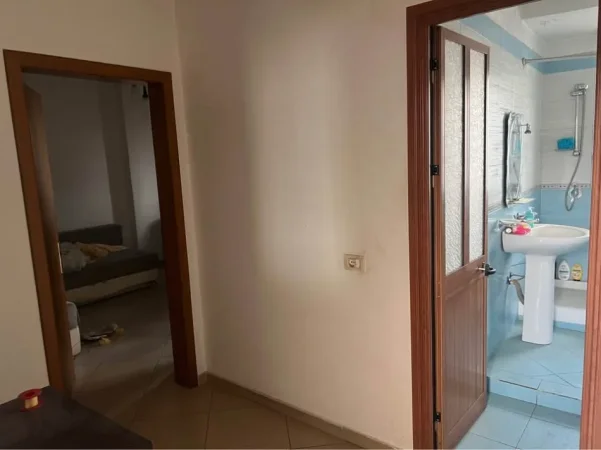 Tirane, jepet me qera apartament 1+1 Kati 3, 56 m² 320 € (rruga ali shefqeti, Shkoze)