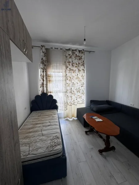 Tirane, jepet me qera apartament 1+1 Kati 5, 30 m² 300 € (Ali Demi)