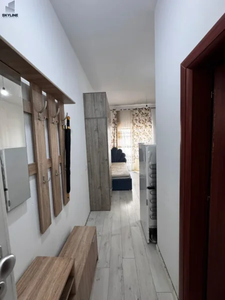 Tirane, jepet me qera apartament 1+1 Kati 5, 30 m² 300 € (Ali Demi)