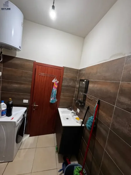 Tirane, jepet me qera apartament 1+1 Kati 5, 30 m² 300 € (Ali Demi)