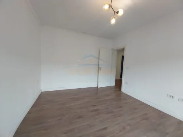 Tirane, jepet me qera apartament 3+1+Ballkon Kati 2, 102 m² 800 € (MINE PEZA)