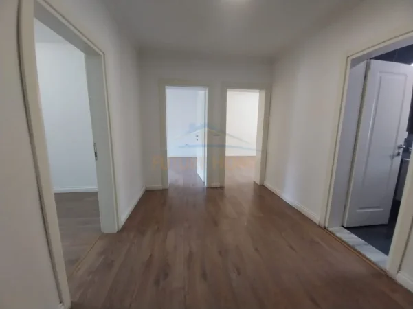 Tirane, jepet me qera apartament 3+1+Ballkon Kati 2, 102 m² 800 € (MINE PEZA)