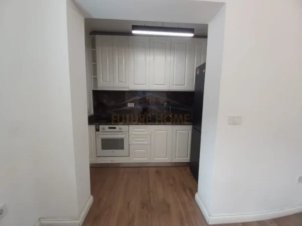 Tirane, jepet me qera apartament 3+1+Ballkon Kati 2, 102 m² 800 € (MINE PEZA)