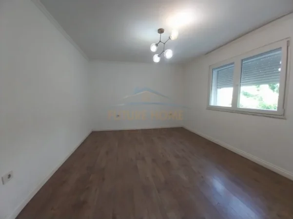Tirane, jepet me qera apartament 3+1+Ballkon Kati 2, 102 m² 800 € (MINE PEZA)