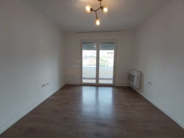 Tirane, jepet me qera apartament 3+1+Ballkon Kati 2, 102 m² 800 € (MINE PEZA)