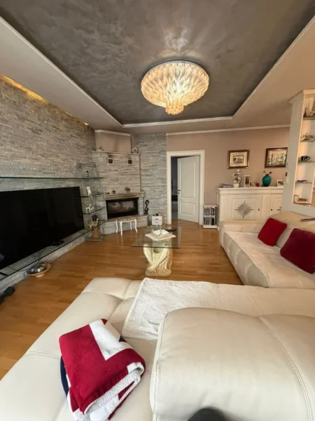 Tirane, shitet apartament 3+1 Kati 3, 128 m² 300000 € (Komuna E Parisit)