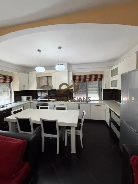 Tirane, jepet me qera apartament 2+1+Ballkon Kati 8, 100 m² 500 € (astir)