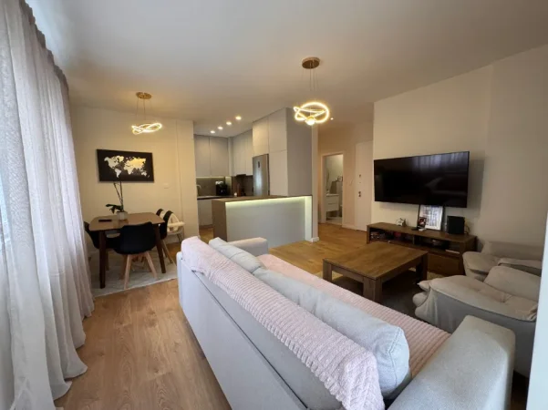 Tirane, shitet apartament 2+1+Ballkon Kati 3, 108 m² 240.000 € (Liqeni i Thatë)