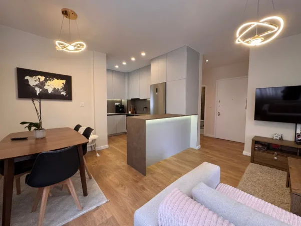 Tirane, shitet apartament 2+1+Ballkon Kati 3, 108 m² 240.000 € (Liqeni i Thatë)