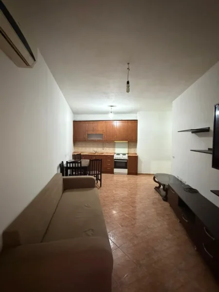 Tirane, shitet apartament 1+1 Kati 5, 55 m² 83.000 € (Rruga Loni Ligori)