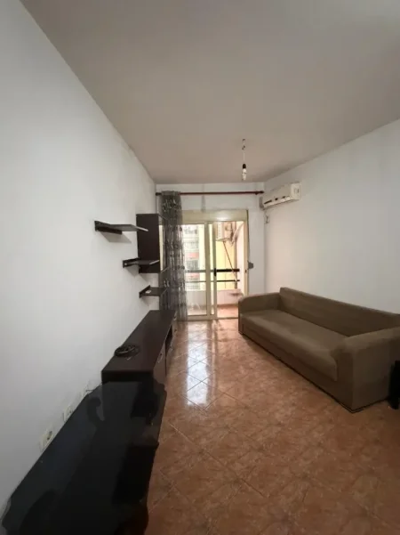 Tirane, shitet apartament 1+1 Kati 5, 55 m² 83.000 € (Rruga Loni Ligori)