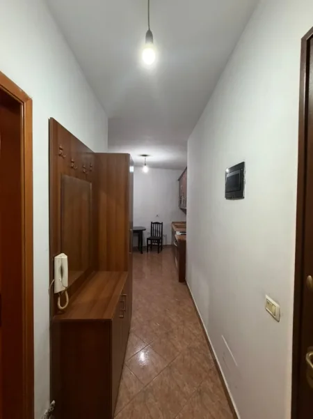Tirane, shitet apartament 1+1 Kati 5, 55 m² 83.000 € (Rruga Loni Ligori)