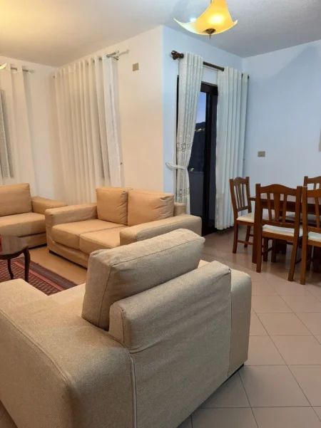 Tirane, jepet me qera apartament 2+1 , 92 m² 700 € (Rruga e Kosovareve)
