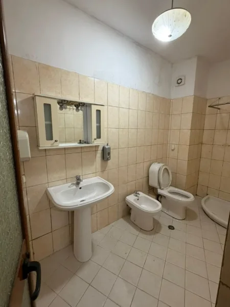 Tirane, shitet apartament 1+1 Kati 5, 55 m² 83.000 € (Rruga Loni Ligori)