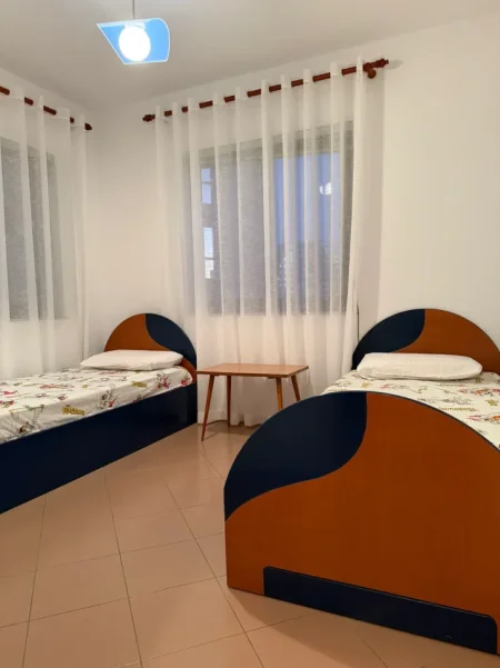 Tirane, jepet me qera apartament 2+1 , 92 m² 700 € (Rruga e Kosovareve)