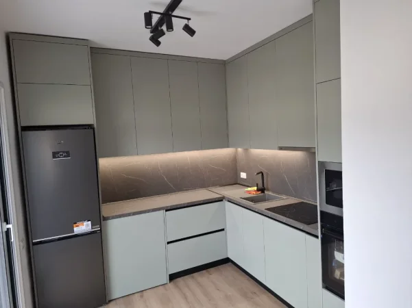 Tirane, jepet me qera 2+1 Kati 9, 103 m² 1.300 € (RRUGA QEMAL STAFA)