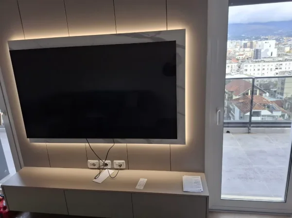Tirane, jepet me qera 2+1 Kati 9, 103 m² 1.300 € (RRUGA QEMAL STAFA)