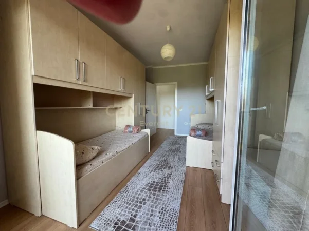 KOPSHTI BOTANIK, APARTAMENT 2+1+2+PARKIM PER QIRA 1000euro