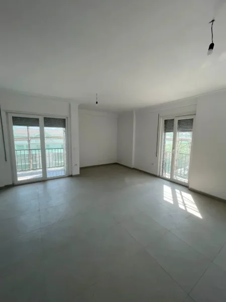Tirane, shitet apartament 2+1 Kati 4, 87 m² 85.000 € (Institut)