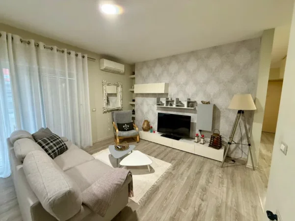 Tirane, jepet me qera apartament 2+1 Kati 1, (KODRA E DIELLIT)
