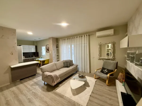 Tirane, jepet me qera apartament 2+1 Kati 1, (KODRA E DIELLIT)