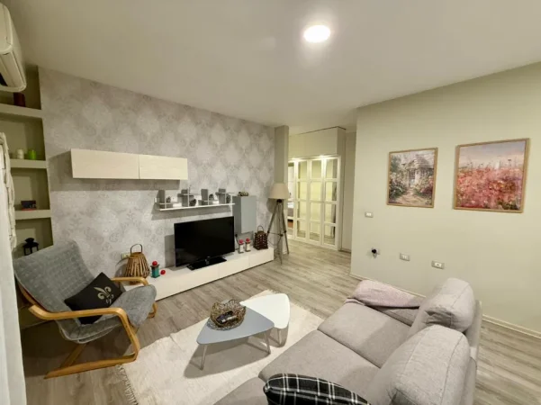 Tirane, jepet me qera apartament 2+1 Kati 1, (KODRA E DIELLIT)