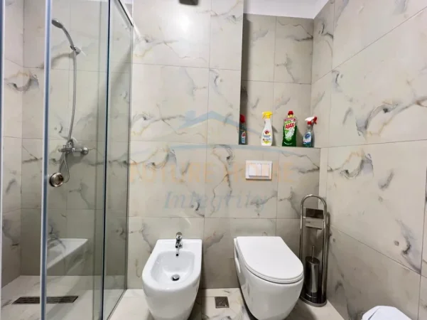 Tirane, jepet me qera apartament 2+1+Ballkon Kati 3, 117 m² 1.250 € (Luxor 3)