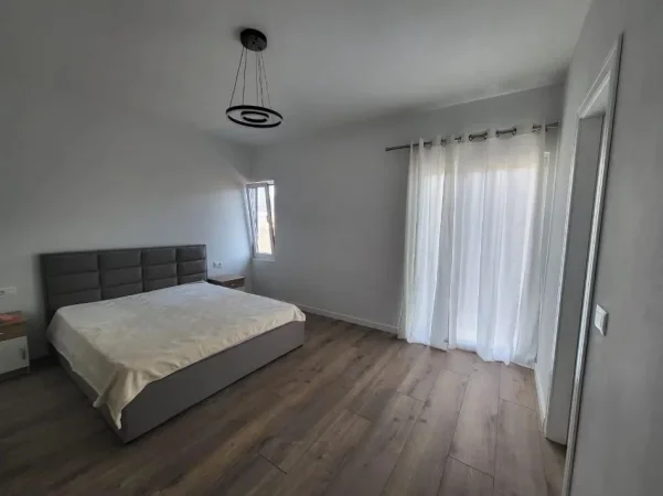 Tirane, jepet me qera apartament 1+1+Ballkon Kati 4, 60 m² 500 € (ISH PARKU RRUGA E KAVAJES)