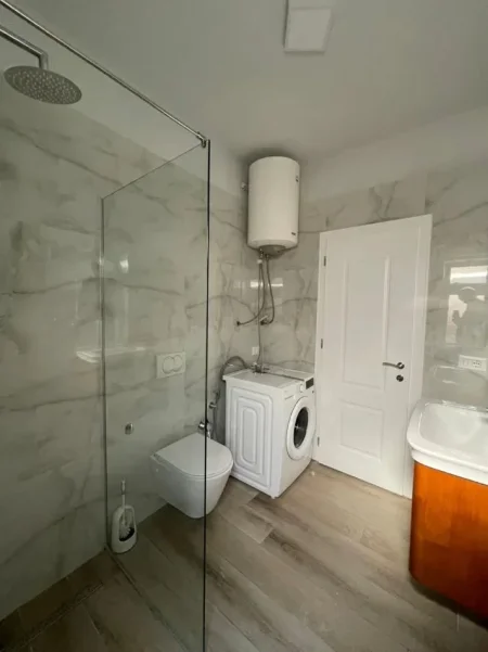 Tirane, jepet me qera apartament 1+1+Ballkon Kati 4, 60 m² 500 € (ISH PARKU RRUGA E KAVAJES)