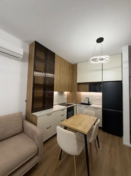 Tirane, jepet me qera apartament 1+1 Kati 6, 50 m² 450 € (REZIDENCA KADIU)