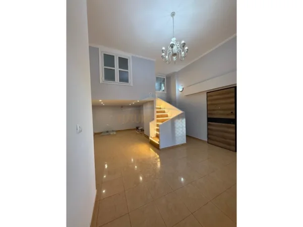 Tirane, shitet apartament duplex Dublex Kati 0, 44 m² 85.000 € (Rruga Shefqet Kuka, Fresk)